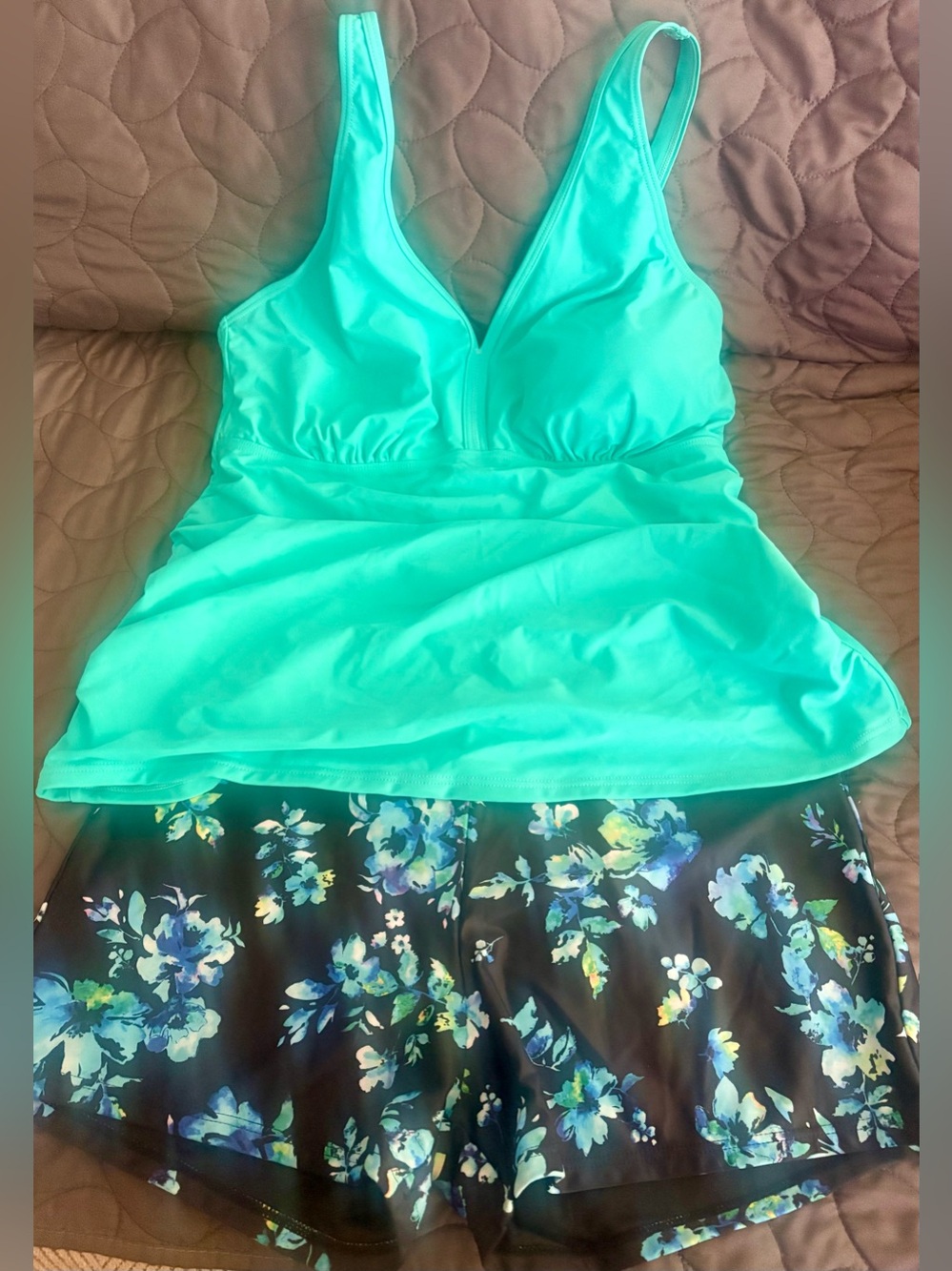 Yonique 2 Pc Womens Flowy Tankini Swimsuit W/ Boyshorts V Neck Swim Size 18W NWT